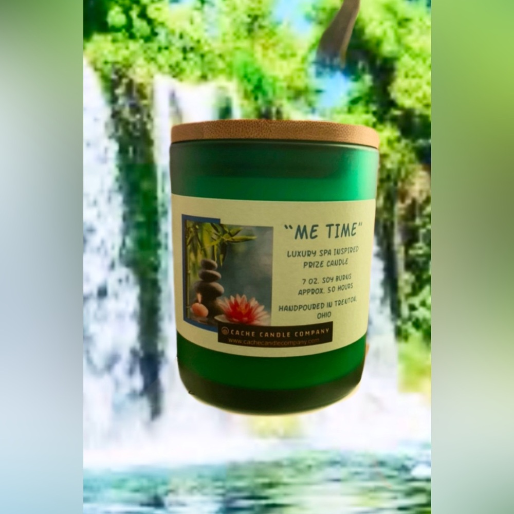 NIB hand crafted Luxury Prize Candle. Unisex, fresh, clean and lush fragrance.